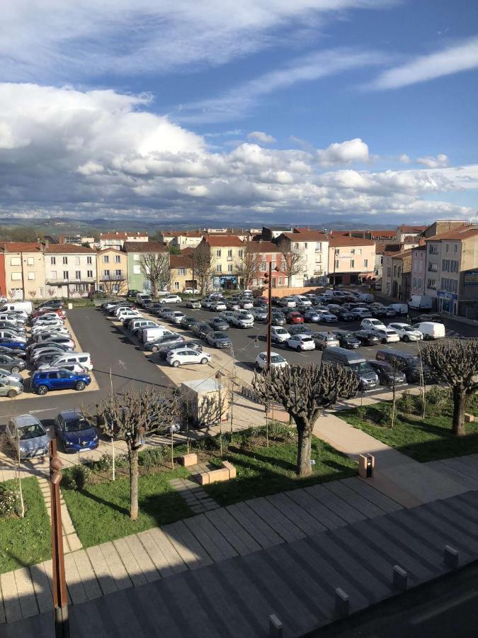 Appartement F2 Centre-Ville Issoire Avec Jolie Vue Exterior photo